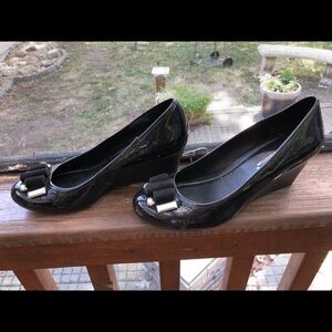 New BCBG Black Patent Leather Wedges 5.5